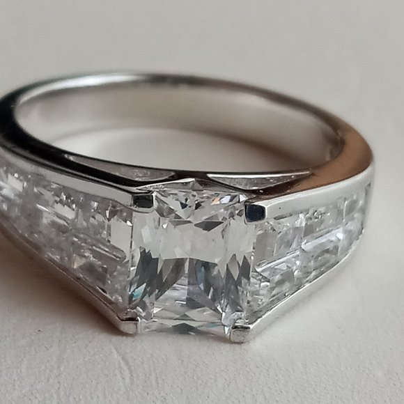 Sterling Silver CZ Cubic Zirconia Ring - Picture 1 of 10